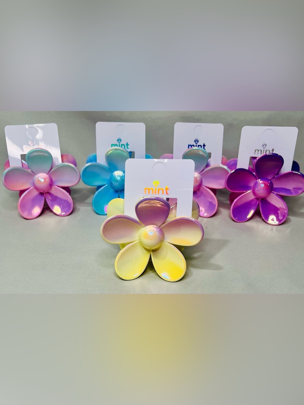 Mint Gradient Flower Hair Clip — Yellow/Cream Ombre